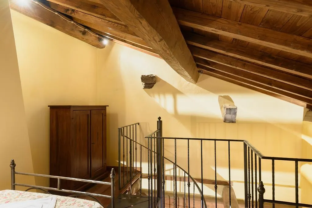 Country house Il Borgo Dei Corsi - Charming Holiday Apartments Ortignano Raggiolo Italy