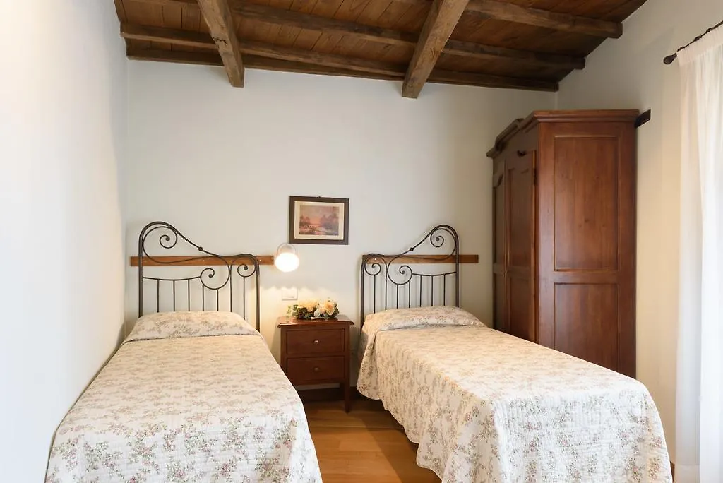 Il Borgo Dei Corsi - Charming Holiday Apartments Ortignano Raggiolo カントリーハウス